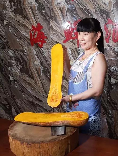 種南瓜竟然種出“麻煩”了，瓜販搶購，電視臺記者也趕來了