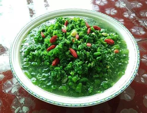 菜農(nóng)種植無需噴農(nóng)藥的蔬菜，不僅栽培簡單、而且效益高